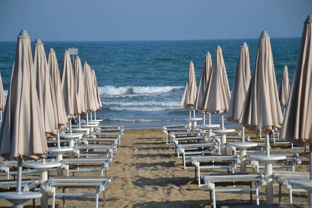 Hotel Stockholm Lido di Jesolo Bagian luar foto