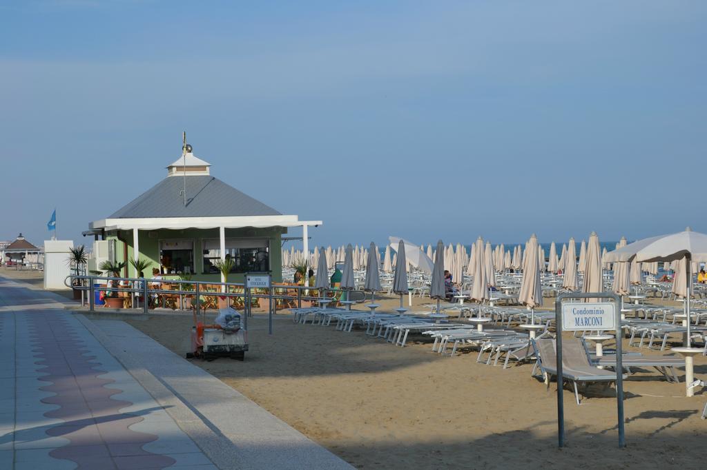 Hotel Stockholm Lido di Jesolo Bagian luar foto