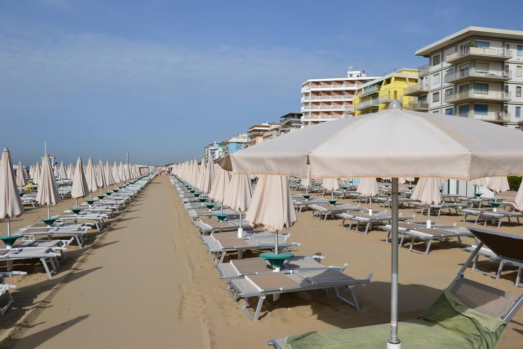 Hotel Stockholm Lido di Jesolo Bagian luar foto