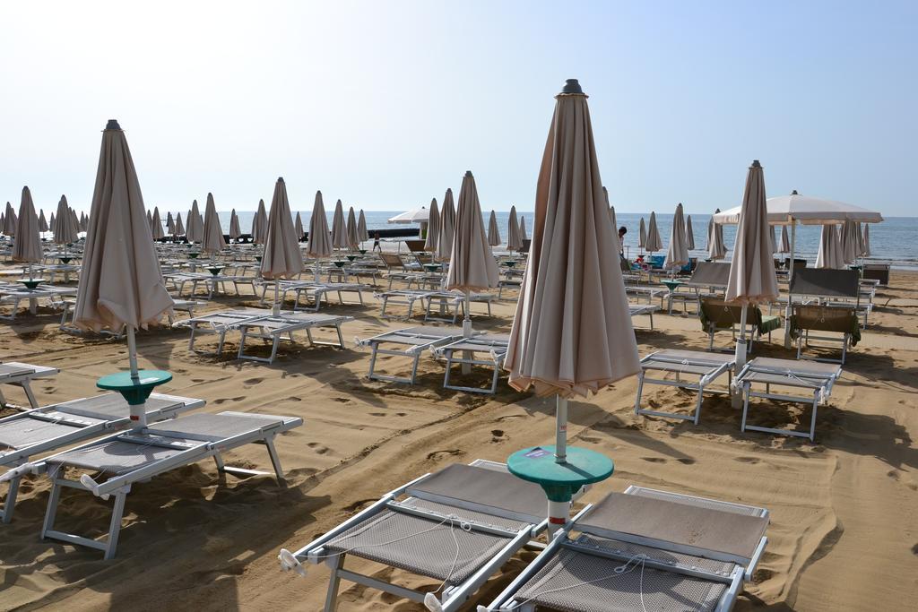 Hotel Stockholm Lido di Jesolo Bagian luar foto