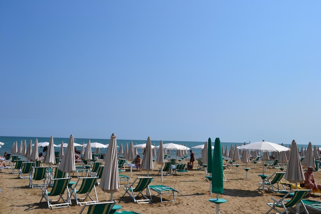 Hotel Stockholm Lido di Jesolo Bagian luar foto